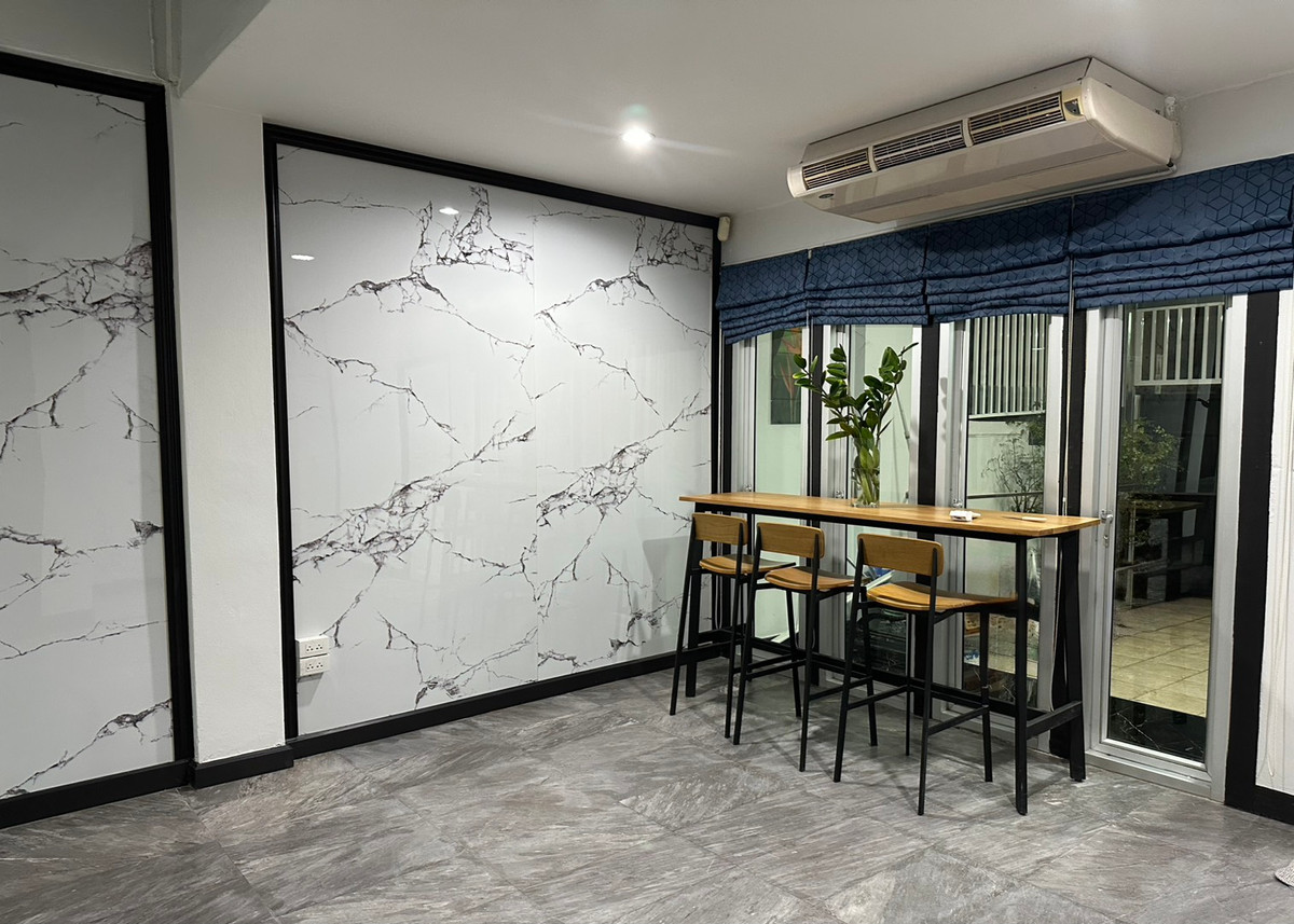 For RentTownhomeSukhumvit, Asoke, Thonglor : (BTS Thonglor, Pet Friendly) Newly Renovated Townhome for Rent – 800 meters to BTS Thong Lo