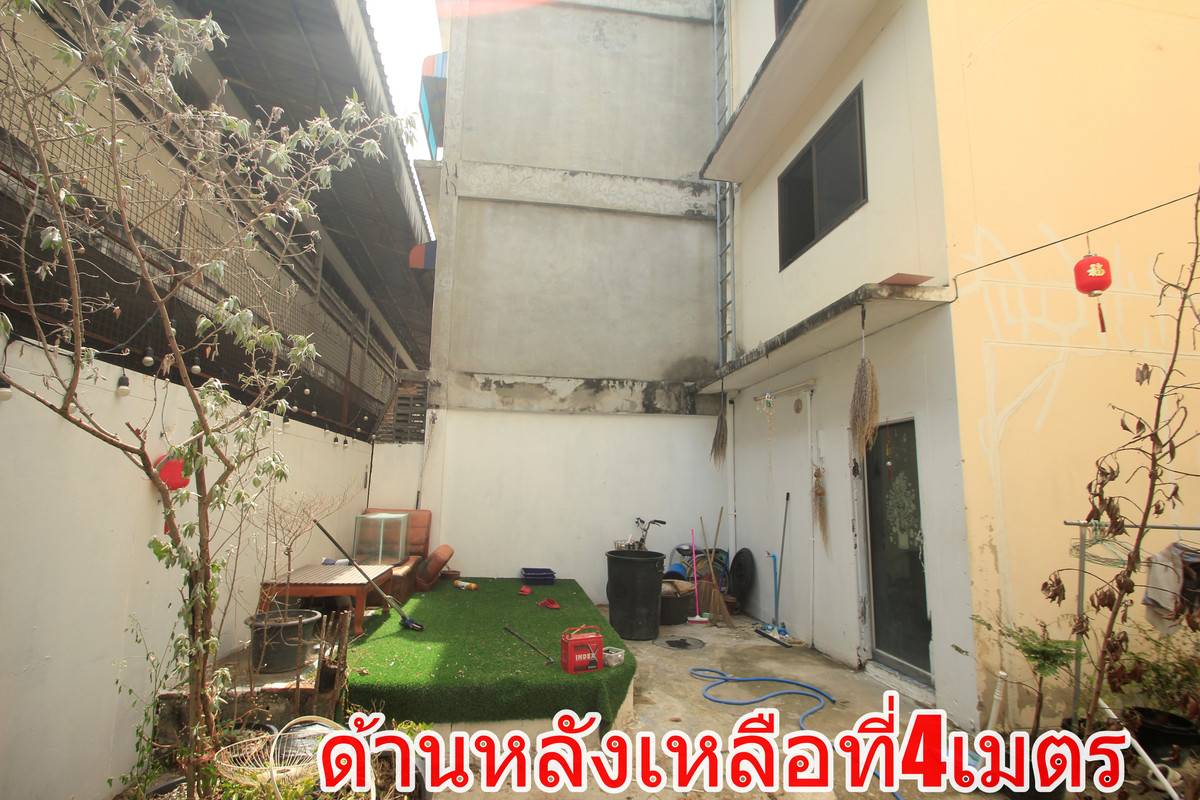 For SaleShop HouseRathburana, Suksawat : Suksawat shophouse, Pracha Uthit, Suksawat 2, Suksawat 64, Pracha Uthit 33, corner room, along the main road in front of the project. Suitable for living, trading, making an office, 3 floors, has a mezzanine, rooftop, near Bhumibol Bridge, price negotiabl