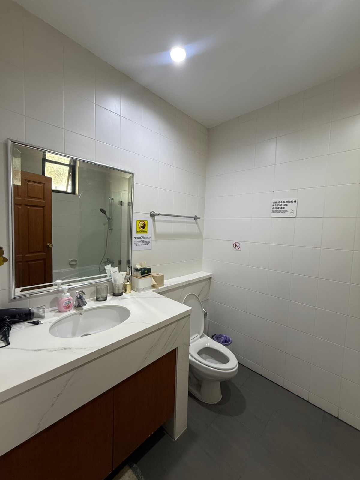 For RentHouseSukhumvit, Asoke, Thonglor : House for rent, House Pridi Phanomyong, 5 bedrooms, parking for up to 4-6 cars, near BTS Ekkamai-Thonglor.