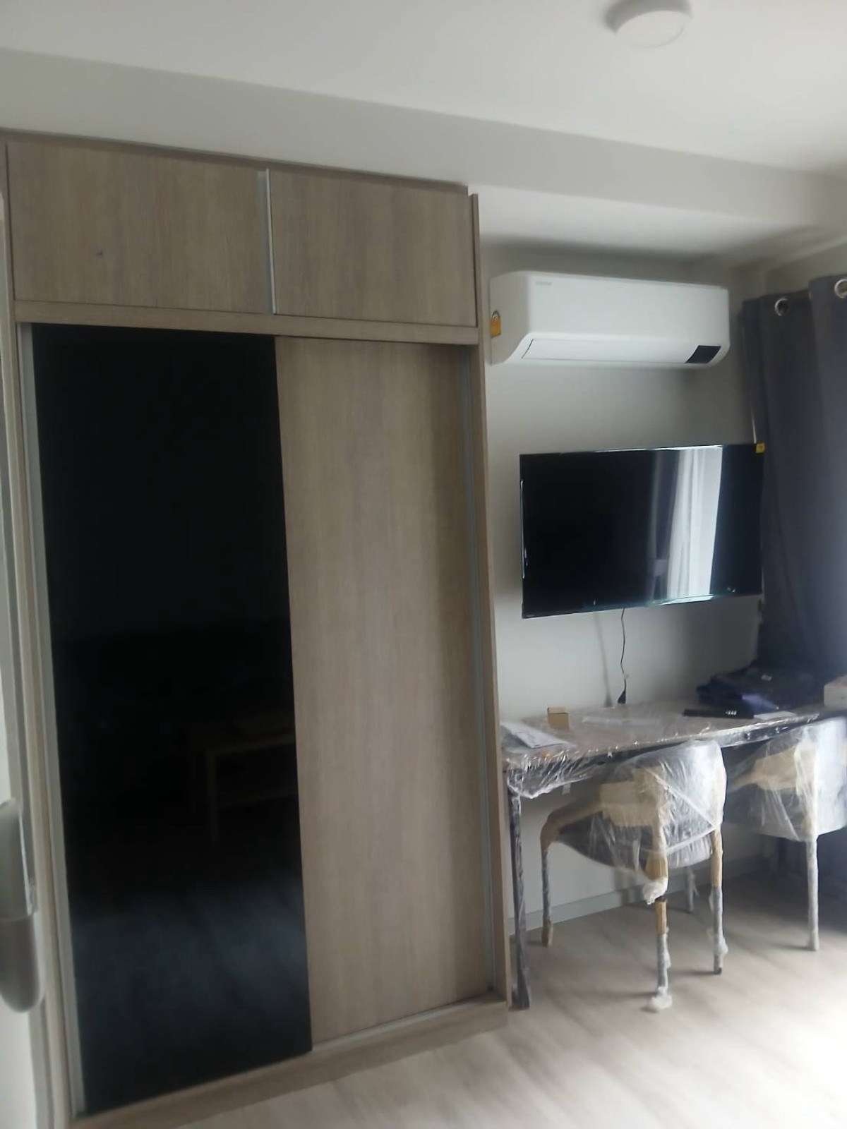 For RentCondoRatchadapisek, Huaikwang, Suttisan : Quintara Mhy Gen | Studio 23.64 sq.m. | 13,000 THB/mo | Near MRT Huai Khwang | Sliding Kitchen Divider