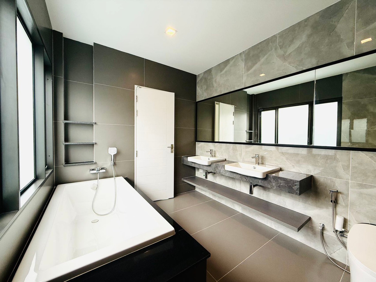 For RentHouseBangna, Bearing, Lasalle : Luxury detached house for rent, Bangkok Boulevard Bangna-Srinakarin. Large luxury detached house, LANAI Series, convenient for every trip!!