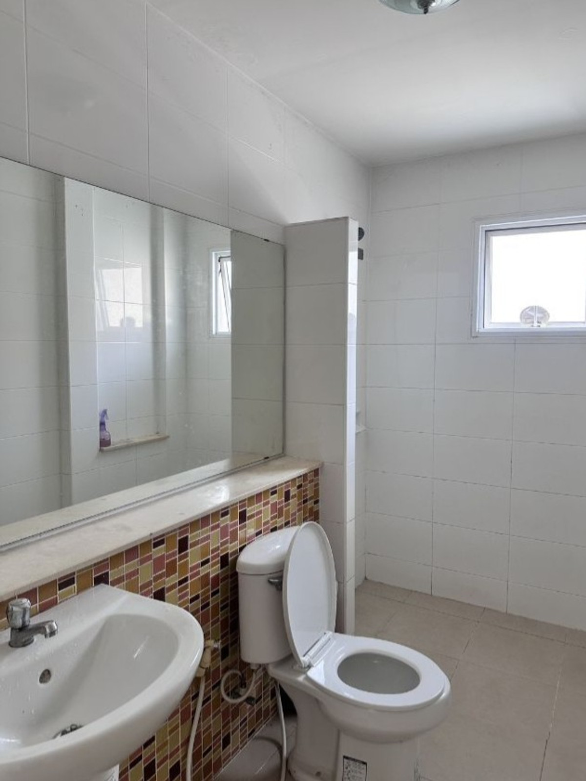 ให้เช่าบ้านปทุมธานี รังสิต ธรรมศาสตร์ : บ้าน 2ชั้น ติดสนามกอล์ฟ ฟลอร่าวิลล์ จอดรถได้2คัน 3ห้องนอน 3ห้องน้ำ แอร์3ตัว