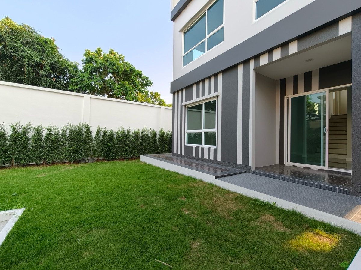 ขายบ้านพระราม 5 ราชพฤกษ์ บางกรวย : บ้านเดี่ยว คาซ่าพรีเมียม ราชพฤกษ์-พระราม 5 (QHouse)  ใกล้เช็ลทรัลเวสต์เกต รถไฟฟ้าสถานีบางพลู หลังมุม