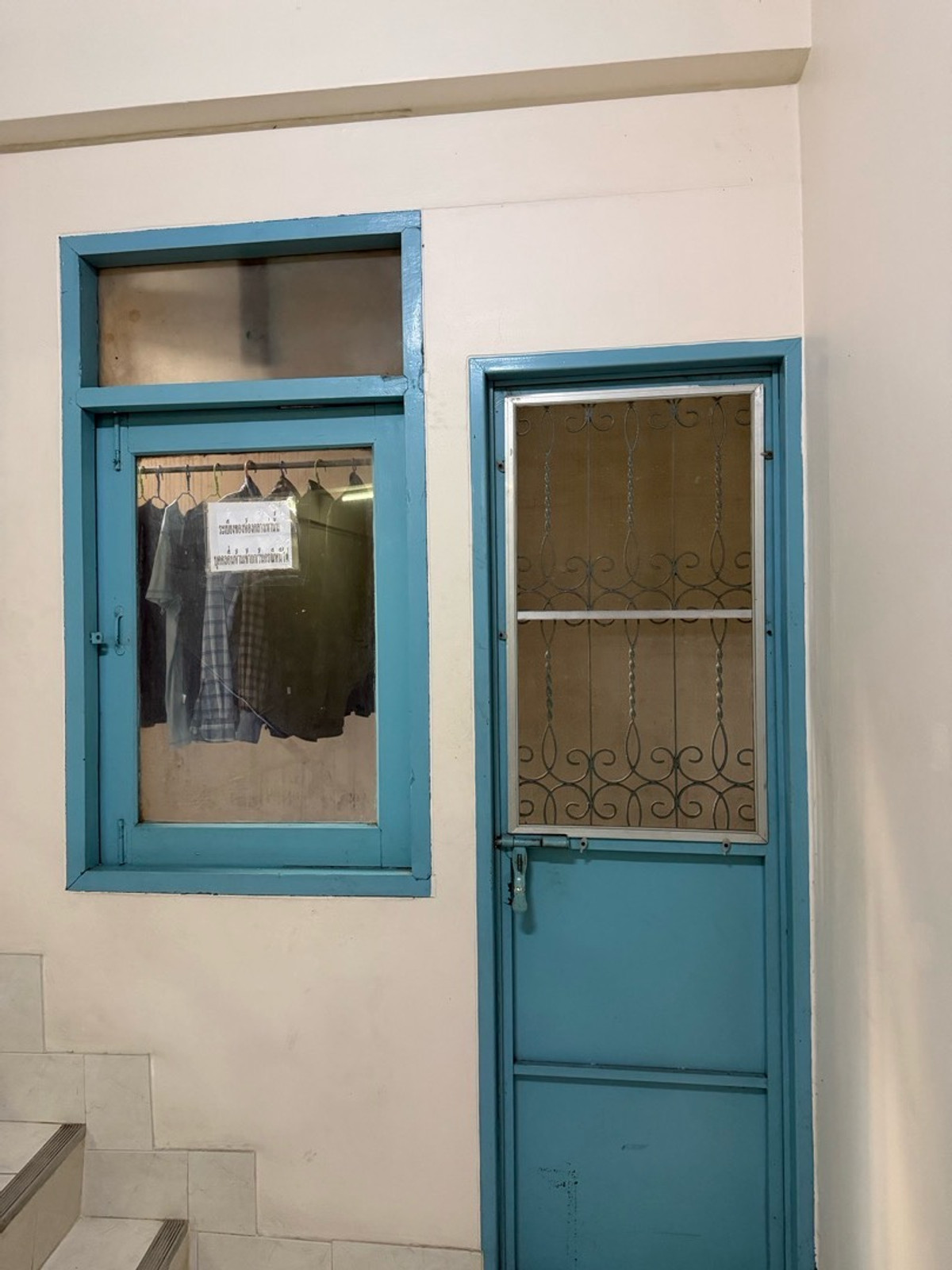 ขายปิ่นเกล้า จรัญสนิทวงศ์ : ขายหอพักปากซอยจรัญ23/1   ห้องเช่าจรัญ23 (บ้านคุณนิยม) 
76 เมตร ปากซอยจรัญฯ