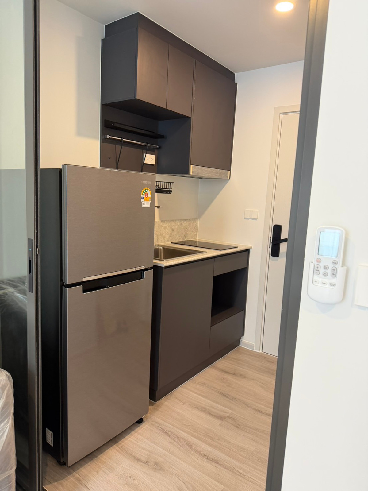 For RentCondoRatchadapisek, Huaikwang, Suttisan : Quintara Mhy Gen | Studio 23.64 sq.m. | 13,000 THB/mo | Near MRT Huai Khwang | Sliding Kitchen Divider