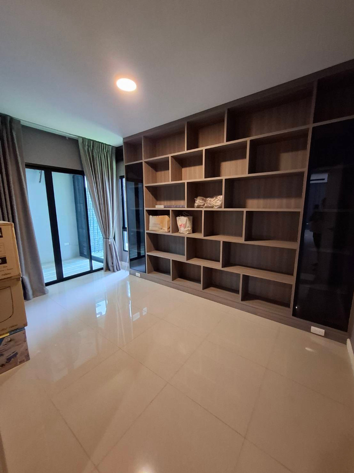 ขายบ้านปทุมธานี รังสิต ธรรมศาสตร์ : บ้านเดี่ยวคุ้มค่าเกินราคา หลังมุม ตกแต่งพร้อมอยู่  ติดถนนเลียบมอเตอร์เวย์ และ BTS ลำลูกกา(ในอนาคต) เดินทางง่ายสะดวกในทุกๆ วัน ที่ อีโค เฮ้าส์ วงแหวน-ลำลูกกา