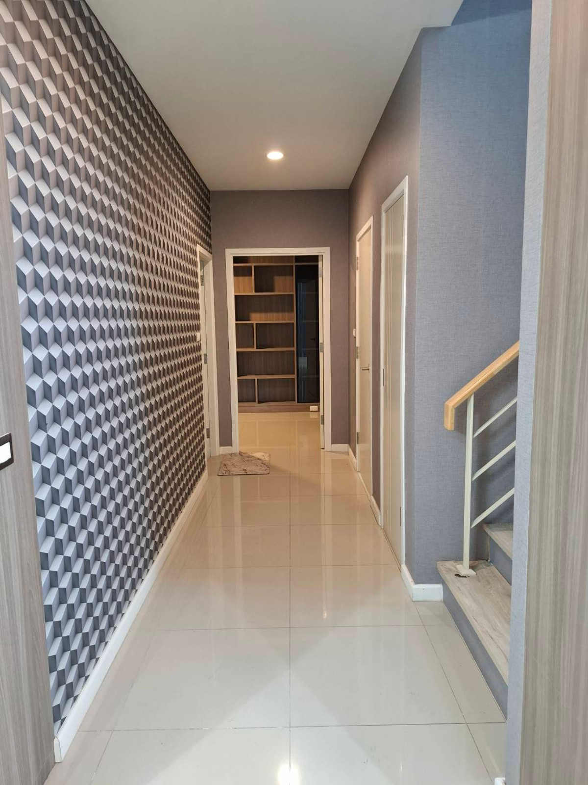 ขายบ้านปทุมธานี รังสิต ธรรมศาสตร์ : บ้านเดี่ยวคุ้มค่าเกินราคา หลังมุม ตกแต่งพร้อมอยู่  ติดถนนเลียบมอเตอร์เวย์ และ BTS ลำลูกกา(ในอนาคต) เดินทางง่ายสะดวกในทุกๆ วัน ที่ อีโค เฮ้าส์ วงแหวน-ลำลูกกา