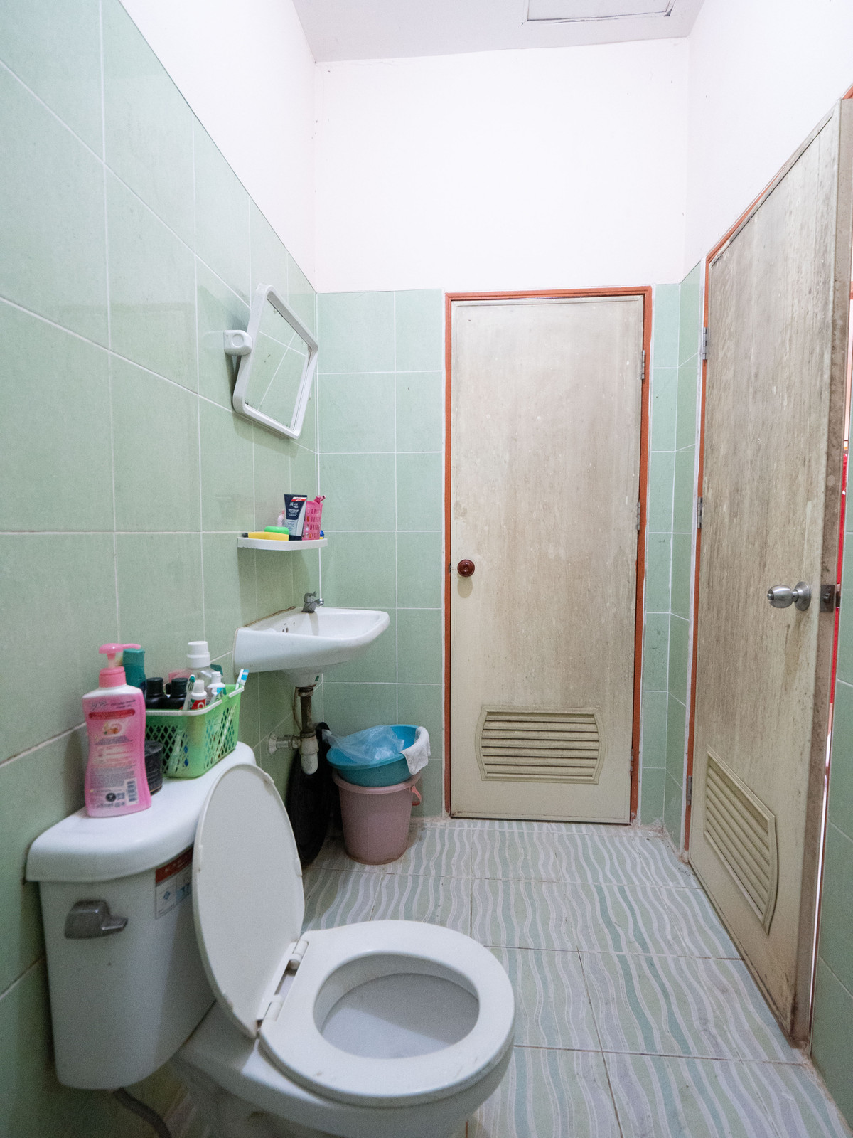 ขายทาวน์โฮมระยอง : #ขายทาว์นเฮาส์ #เมืองระยอง 26 ตรว. 3 นอน 2 น้ำ 2 จอด #ขายถูก 1.89 ล้าน สภาพพร้อมอยู่ ที่ตั้งตำบลทับมา ใกล้ถนนสุขุมวิท ติดถนนนครระยอง3 ซอยแหลมหิน-หนองมะหาด