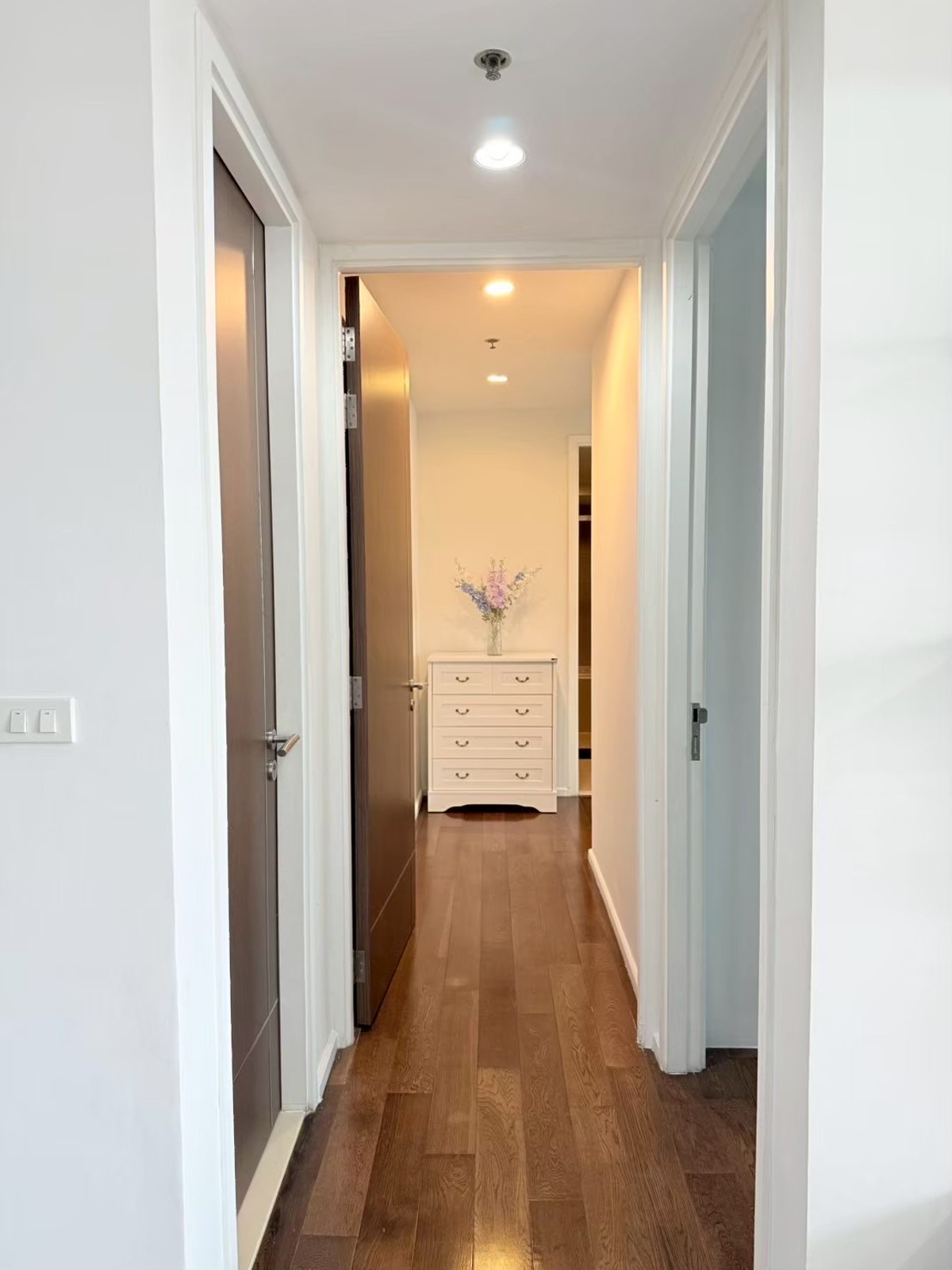 For RentCondoNana, North Nana,Sukhumvit13, Soi Nana : Condo for rent 15 Sukhumvit Residences, fully furnished condo, ready to move in, close to BTS Nana and Asoke, convenient travel!!