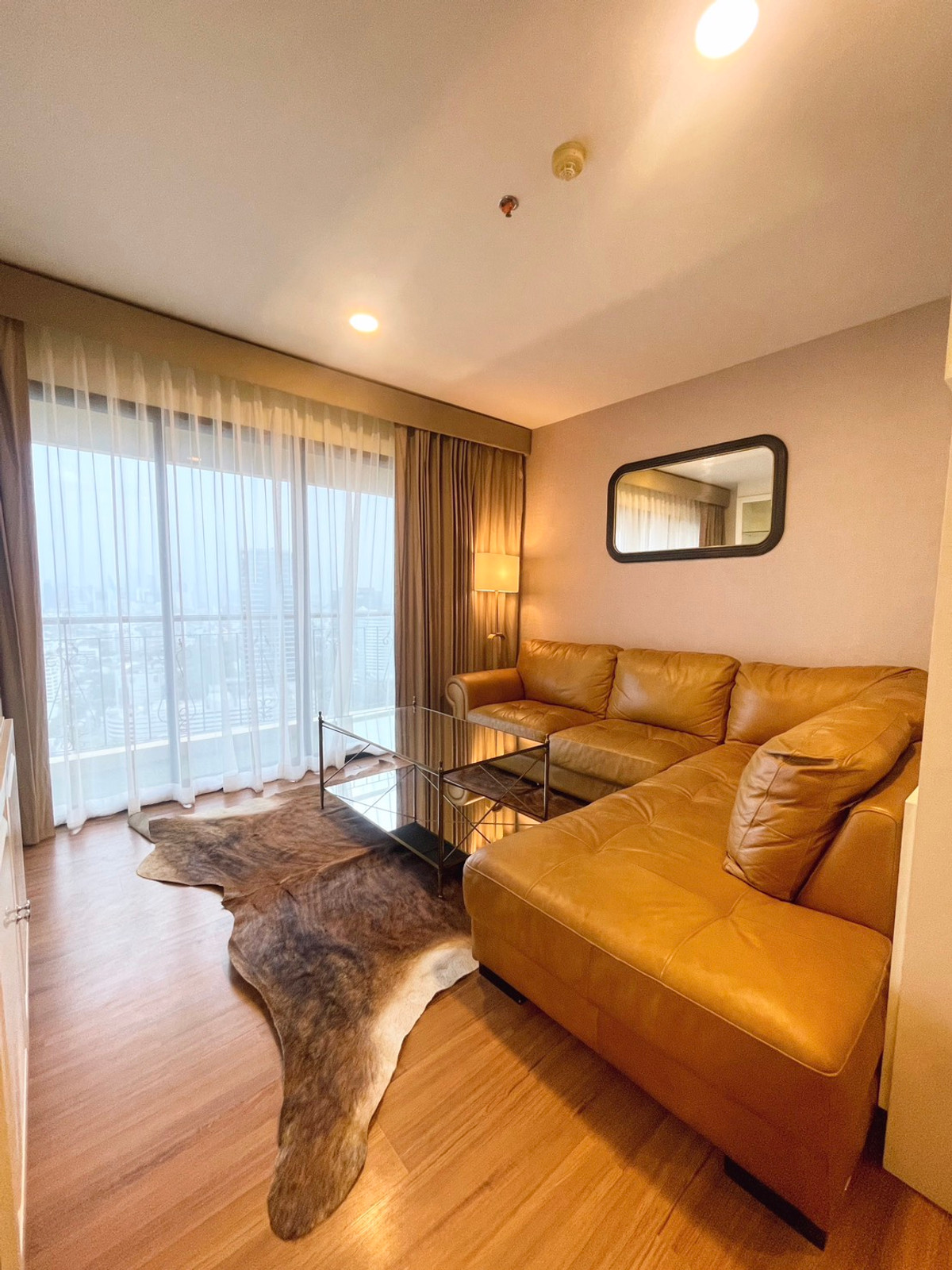 CondoLadprao, Central Ladprao : Sell with tenant til July 26
Condo for rent/sale, Lat Phrao-Phahon Yothin area, The Crest Park Residences, upper floor of the building, Panorama Bangkok view, very beautiful.