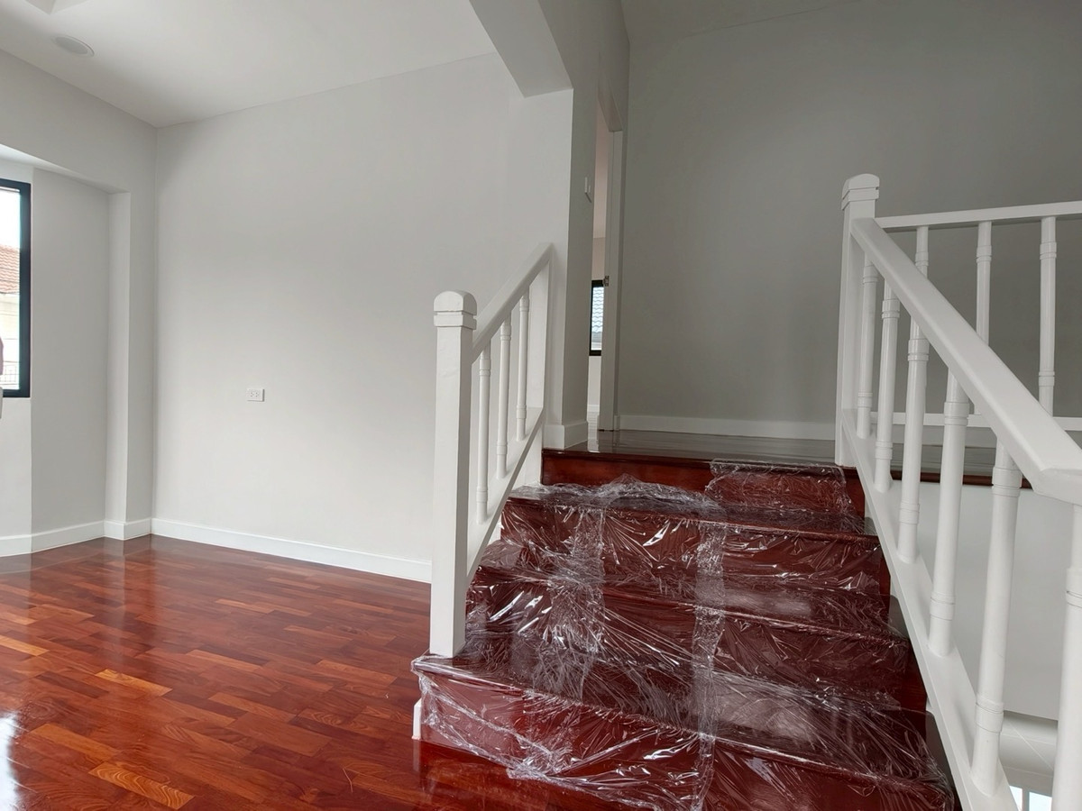 ขายบ้านรัตนาธิเบศร์ สนามบินน้ำ พระนั่งเกล้า : ขายบ้านรีโนเวทใหม่ หมู่บ้านธนาสิริ รัตนาธิเบศร์ บ้านเดี่ยว 2 ชั้น (หลังมุม) ติดถนนรัตนาธิเบศร์ ใกล้รถไฟฟ้าสายสีม่วง สถานีบางรักใหญ่ และทางด่วนศรีรัช สภาพพร้อมเข้าอยู่