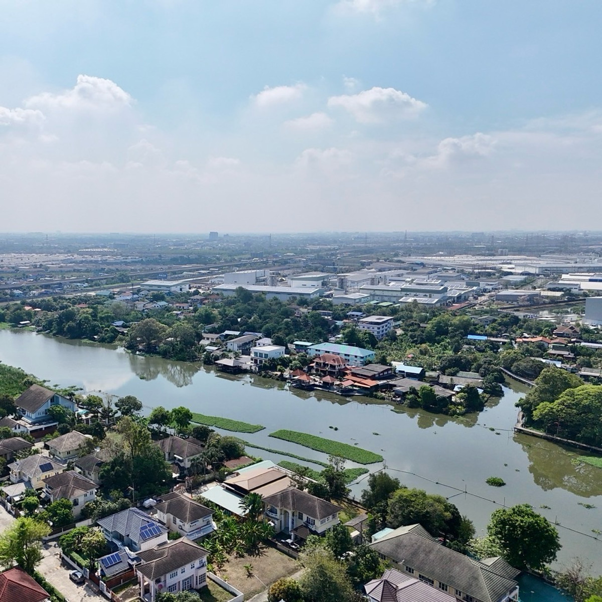 For SaleHousePathum Thani,Rangsit, Thammasat : Single house for sale, Maneerin Lake & Lagoon, Zone B, next to a canal approximately 115 meters wide.