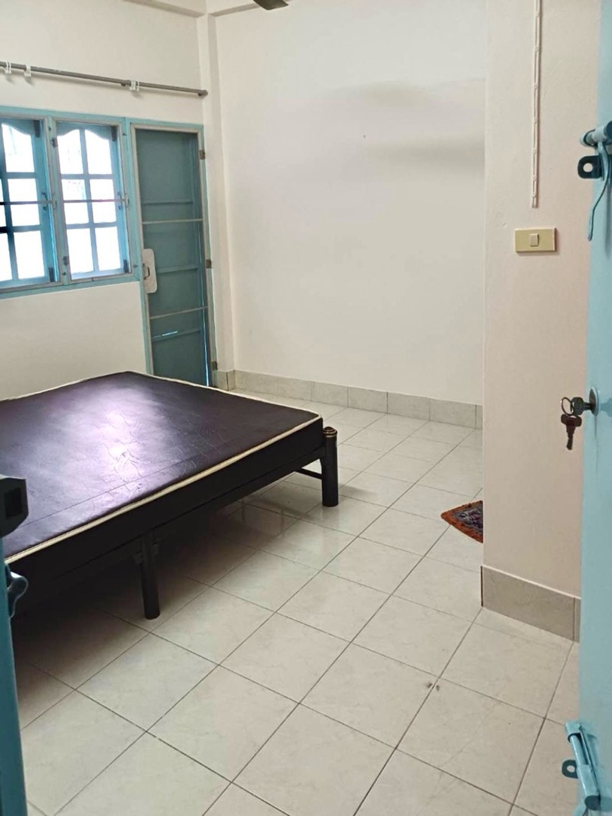 ขายปิ่นเกล้า จรัญสนิทวงศ์ : ขายหอพักปากซอยจรัญ23/1   ห้องเช่าจรัญ23 (บ้านคุณนิยม) 
76 เมตร ปากซอยจรัญฯ