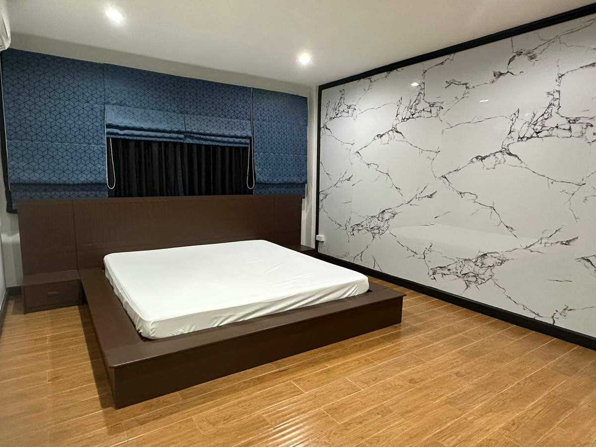 For RentTownhomeSukhumvit, Asoke, Thonglor : (BTS Thonglor, Pet Friendly) Newly Renovated Townhome for Rent – 800 meters to BTS Thong Lo