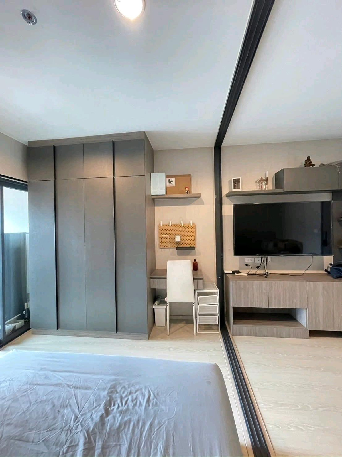 For RentCondoThaphra, Talat Phlu, Wutthakat : Room in good condition, near MRT Thaphra Interchange, convenient travel, easy to find things to eat. If interested, make an appointment to see the room.