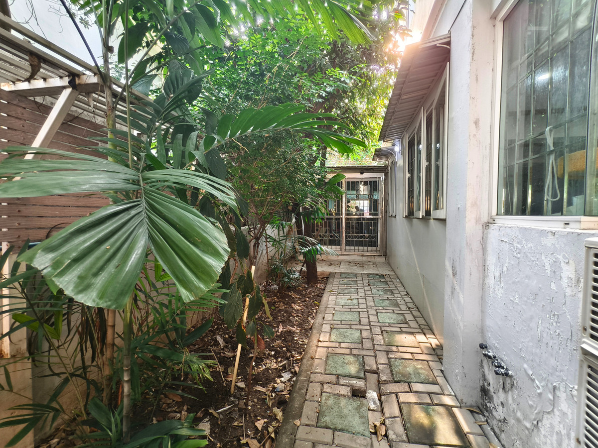 For SaleTownhomeRatchadapisek, Huaikwang, Suttisan : Twin house for sale, Supalai Ville Ratchada 32, width 10 meters, with bedroom on the ground floor. There is a maids room, parking for 4 cars, EV Charge, 4 bedrooms, 6 bathrooms, 51.5 sq m, next to a guardhouse.