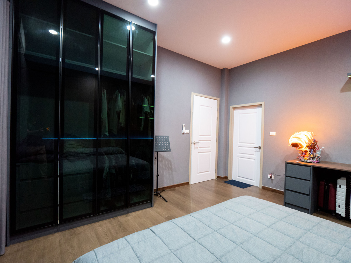 ขายบ้านพระราม 2 บางขุนเทียน : #ขายบ้านเดี่ยว #ขายคฤหาสน์หรู #แปลงมุม #บิ้วอินตกแต่งสวยทั้งหลัง พร้อมอยู่ โครงการซื่อตรง พรีเมี่ยม ไอแอม พระราม 2 – แสมดำ Suetrong I AM