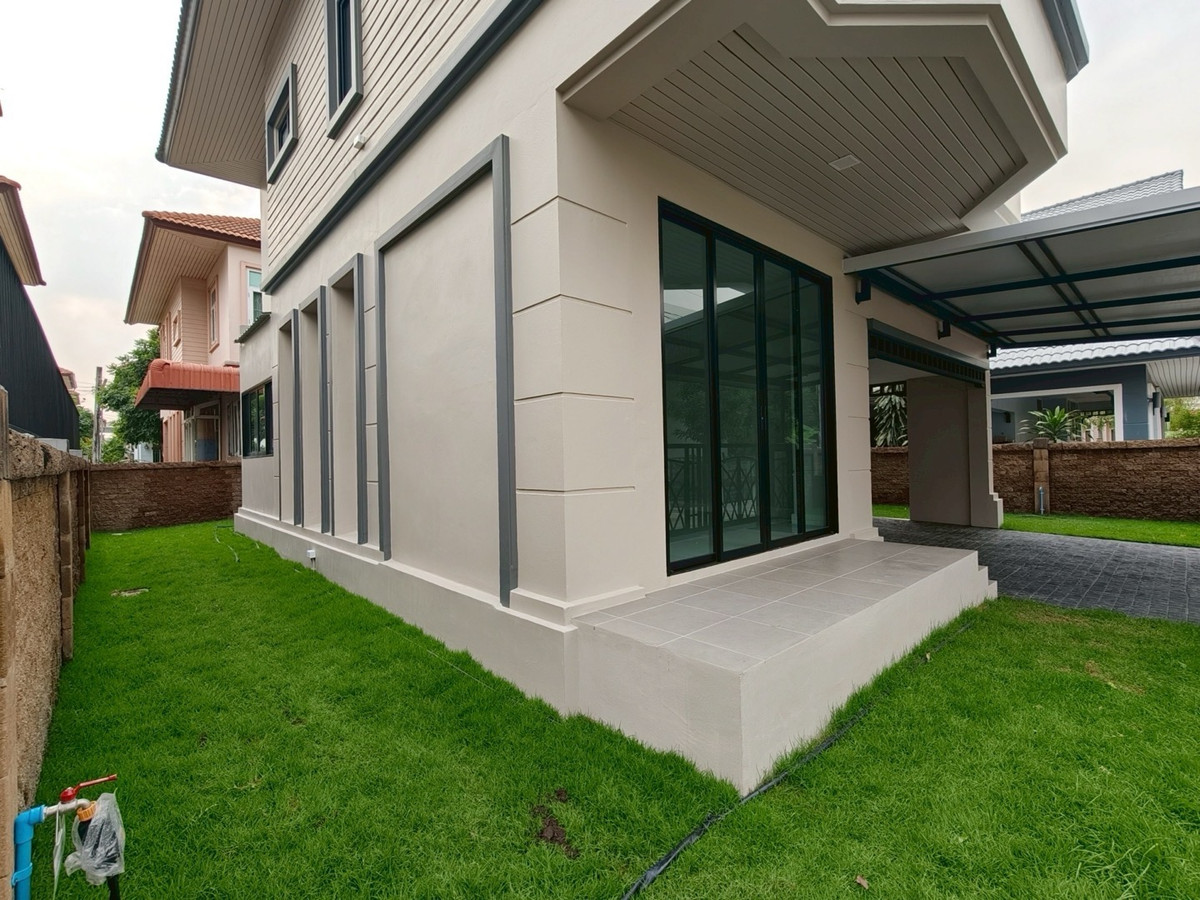 ขายบ้านรัตนาธิเบศร์ สนามบินน้ำ พระนั่งเกล้า : ขายบ้านรีโนเวทใหม่ หมู่บ้านธนาสิริ รัตนาธิเบศร์ บ้านเดี่ยว 2 ชั้น (หลังมุม) ติดถนนรัตนาธิเบศร์ ใกล้รถไฟฟ้าสายสีม่วง สถานีบางรักใหญ่ และทางด่วนศรีรัช สภาพพร้อมเข้าอยู่