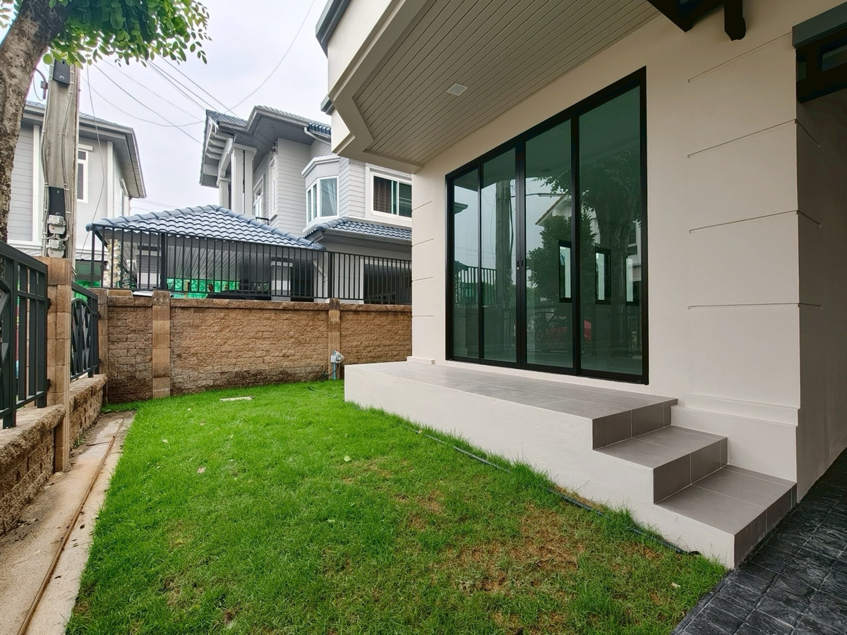 ขายบ้านรัตนาธิเบศร์ สนามบินน้ำ พระนั่งเกล้า : ขายบ้านรีโนเวทใหม่ หมู่บ้านธนาสิริ รัตนาธิเบศร์ บ้านเดี่ยว 2 ชั้น (หลังมุม) ติดถนนรัตนาธิเบศร์ ใกล้รถไฟฟ้าสายสีม่วง สถานีบางรักใหญ่ และทางด่วนศรีรัช สภาพพร้อมเข้าอยู่