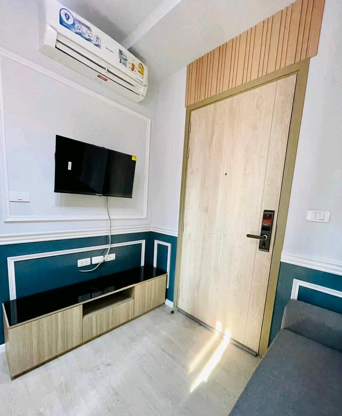 For RentCondoThaphra, Talat Phlu, Wutthakat : 🔥 High Rise Condo next to BTS, 0 meters, in the heart of Talat Phlu. Traveling into the city is very convenient.