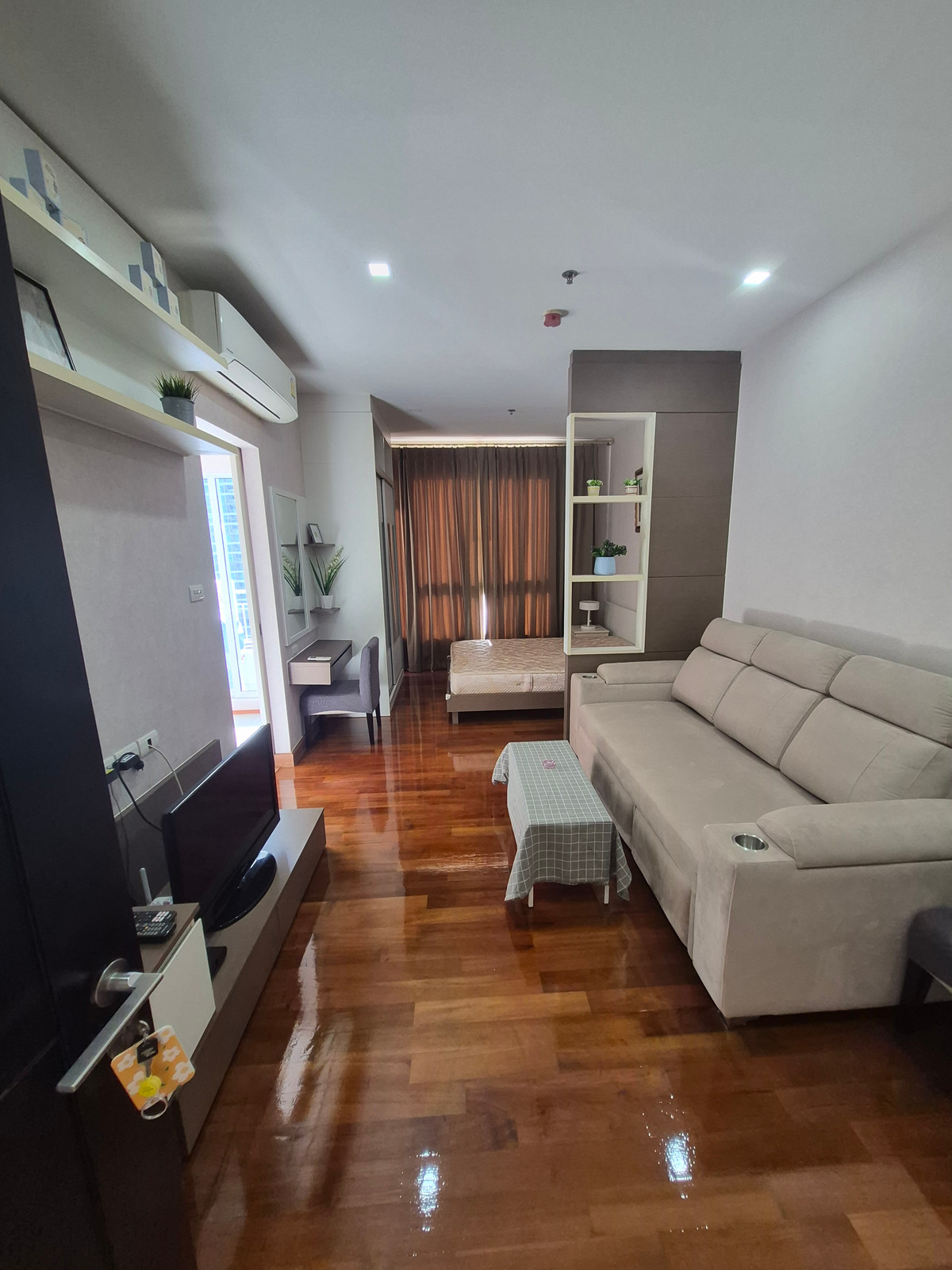 ให้เช่าคอนโดสาทร นราธิวาส : Luxury Room , Ivy Sathon ( Soi10 ) Studio 34.5 Sqm Fullyfurnish 19,000-