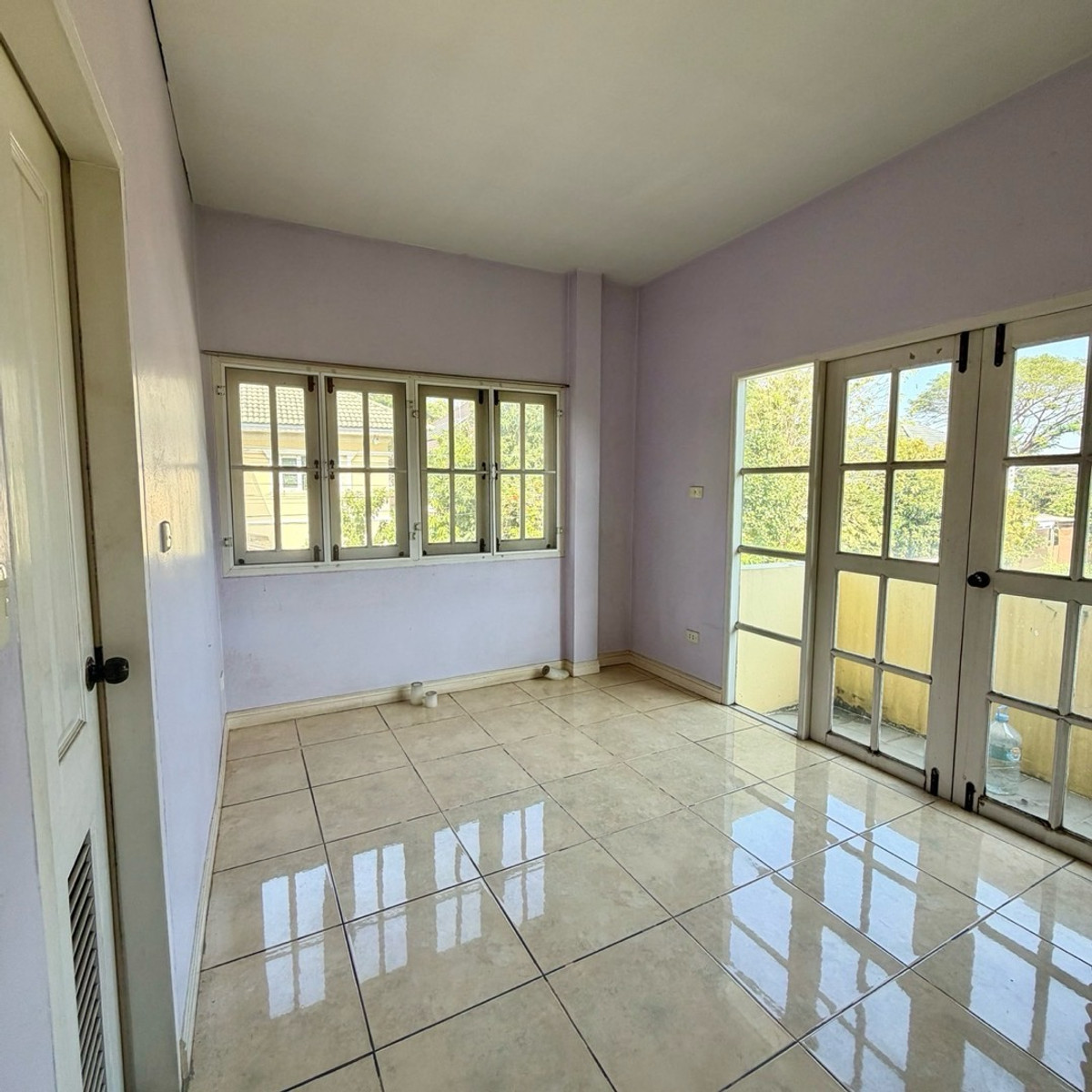 For SaleHousePathum Thani,Rangsit, Thammasat : Single house for sale, Maneerin Lake & Lagoon, Zone B, next to a canal approximately 115 meters wide.