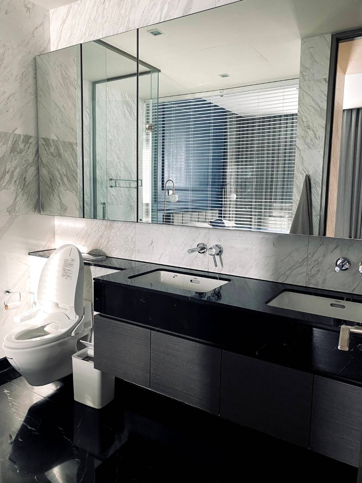 For SaleCondoSilom, Saladaeng, Bangrak : 🌆 Luxury 2BR in the heart of Silom - Saladaeng | Full city view, only 35 million baht, big room, hard to find! 2 bedrooms, 2 bathrooms, 113 sq m, Prime CBD location.