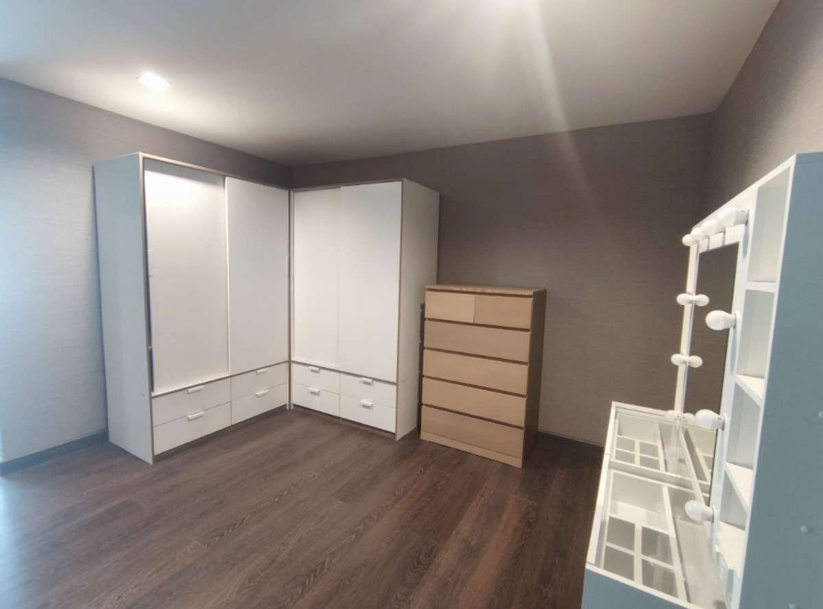 For RentHouseSukhumvit, Asoke, Thonglor : House for rent, Park Lane Ekamai, 4 floors, 3 bedrooms, near BTS Ekamai, near Gateway Ekamai.