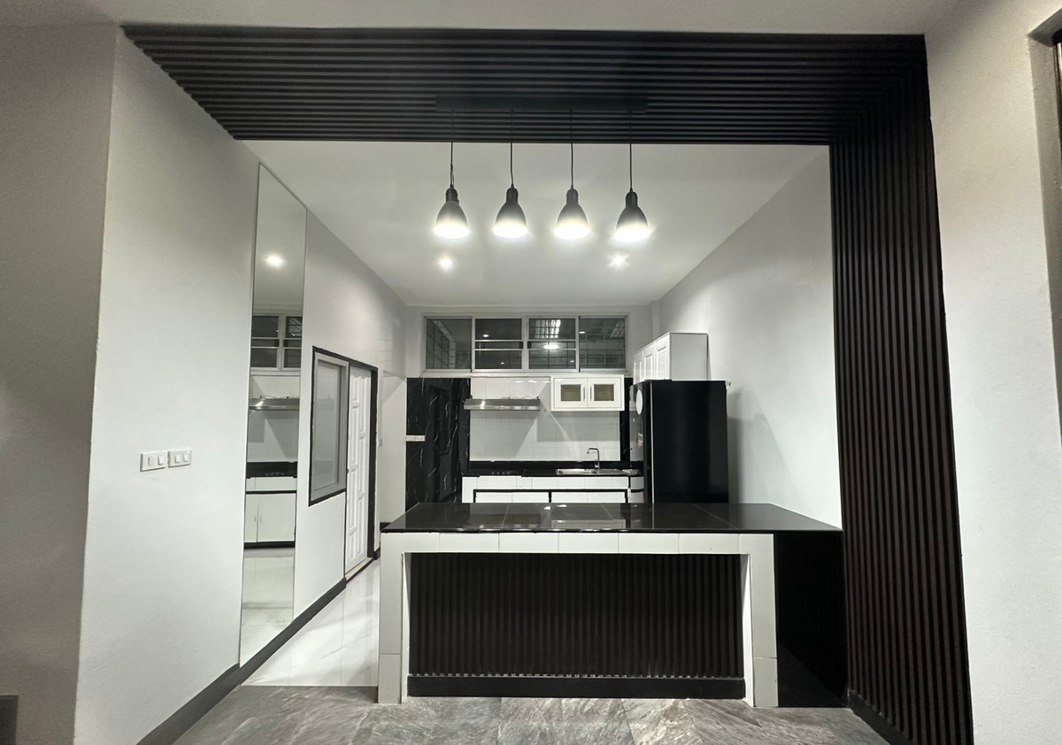 For RentTownhomeSukhumvit, Asoke, Thonglor : (BTS Thonglor, Pet Friendly) Newly Renovated Townhome for Rent – 800 meters to BTS Thong Lo