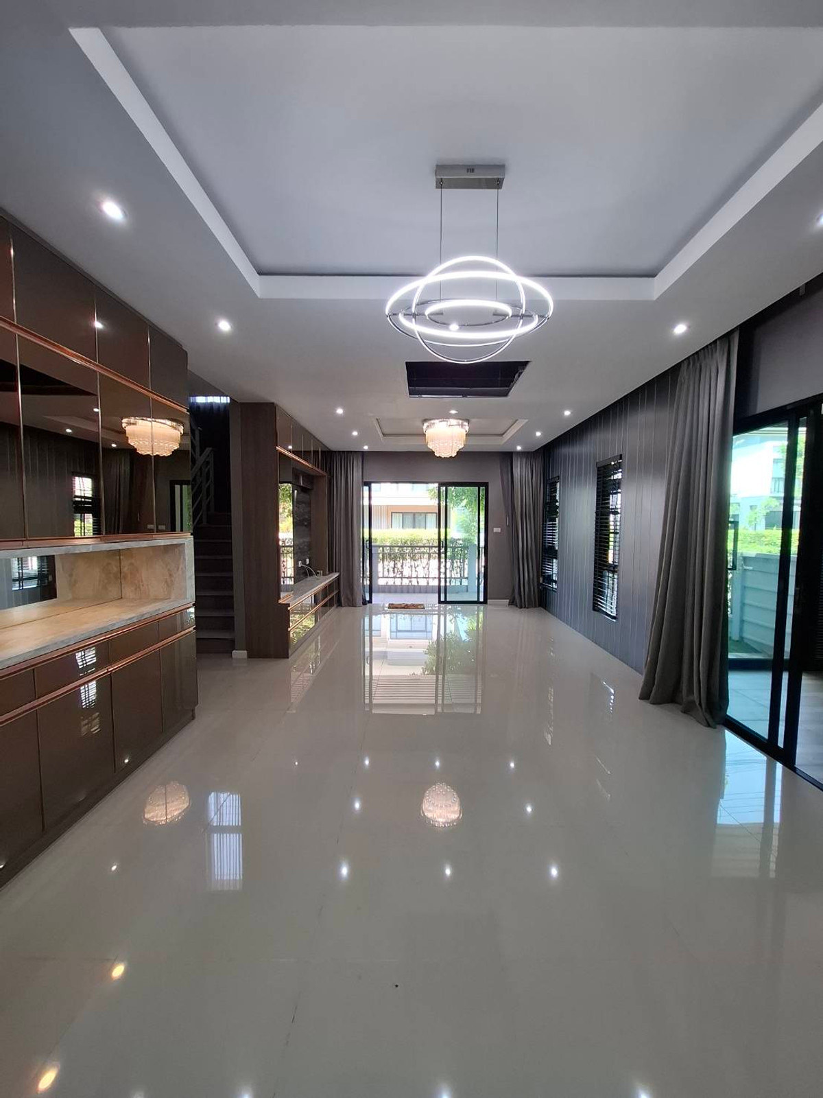 ขายบ้านปทุมธานี รังสิต ธรรมศาสตร์ : บ้านเดี่ยวคุ้มค่าเกินราคา หลังมุม ตกแต่งพร้อมอยู่  ติดถนนเลียบมอเตอร์เวย์ และ BTS ลำลูกกา(ในอนาคต) เดินทางง่ายสะดวกในทุกๆ วัน ที่ อีโค เฮ้าส์ วงแหวน-ลำลูกกา