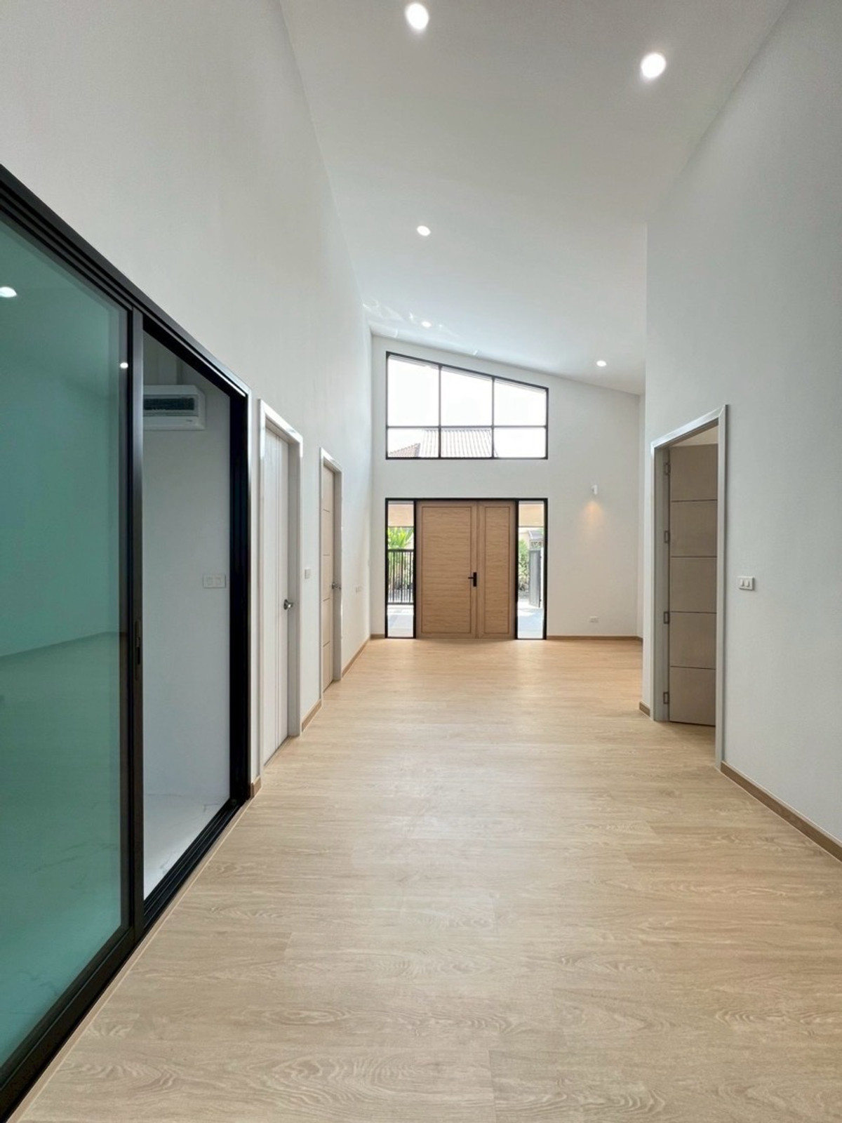 For SaleHouseKaset Nawamin,Ladplakao : Single house for sale, large area, city location, can enter and exit in many ways. Kaset-Nawamin location Soi Prasertmanukit 46