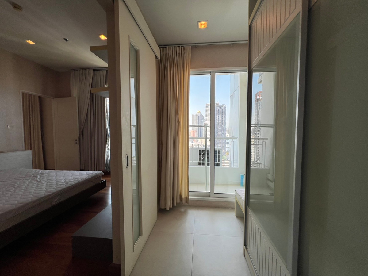 For RentCondoSathorn, Narathiwat : High Floor , White Room Ivy Sathon ( Soi10 ) 2bed2bath 69 Sqm Fullyfurnish ,Welcome Foreign 40,000-