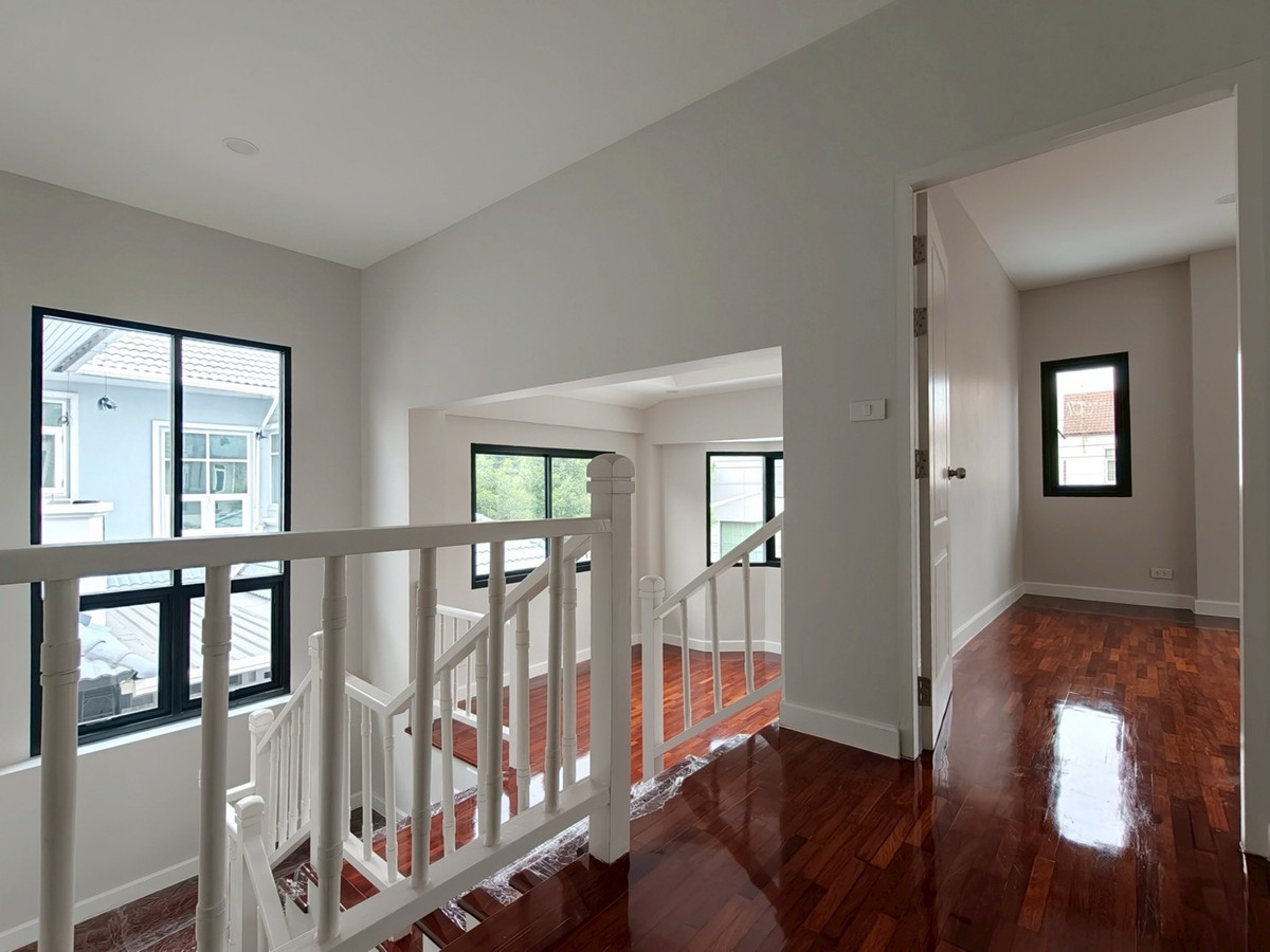 ขายบ้านรัตนาธิเบศร์ สนามบินน้ำ พระนั่งเกล้า : ขายบ้านรีโนเวทใหม่ หมู่บ้านธนาสิริ รัตนาธิเบศร์ บ้านเดี่ยว 2 ชั้น (หลังมุม) ติดถนนรัตนาธิเบศร์ ใกล้รถไฟฟ้าสายสีม่วง สถานีบางรักใหญ่ และทางด่วนศรีรัช สภาพพร้อมเข้าอยู่