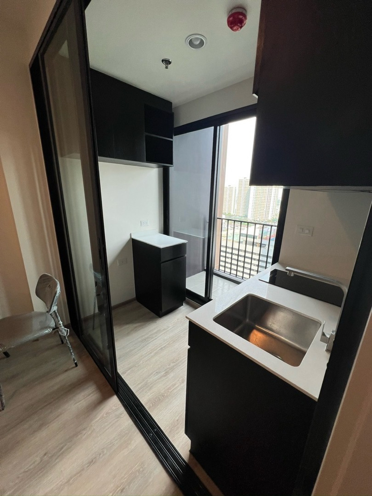 ให้เช่าคอนโดพระราม 9 เพชรบุรีตัดใหม่ RCA : ห้องใหม่ เพิ่งแต่งเสร็จ 🔥Nue district R9🔥 ตึก N ขนาด 30 ตรม ปล่อยเช่า 23,000฿  วิวเซ็นทรัลพระราม 9 สนใจนัดชมได้เลย 064-6696546 มินนี่   เบอร์นี้แอทไลน์ได้เลยค่ะ