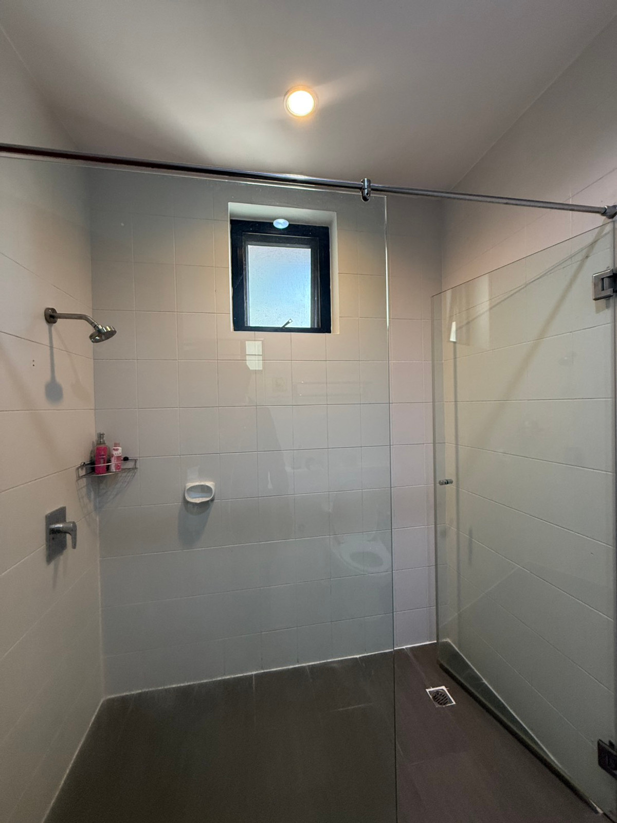 For RentHouseSukhumvit, Asoke, Thonglor : House for rent, House Pridi Phanomyong, 5 bedrooms, parking for up to 4-6 cars, near BTS Ekkamai-Thonglor.