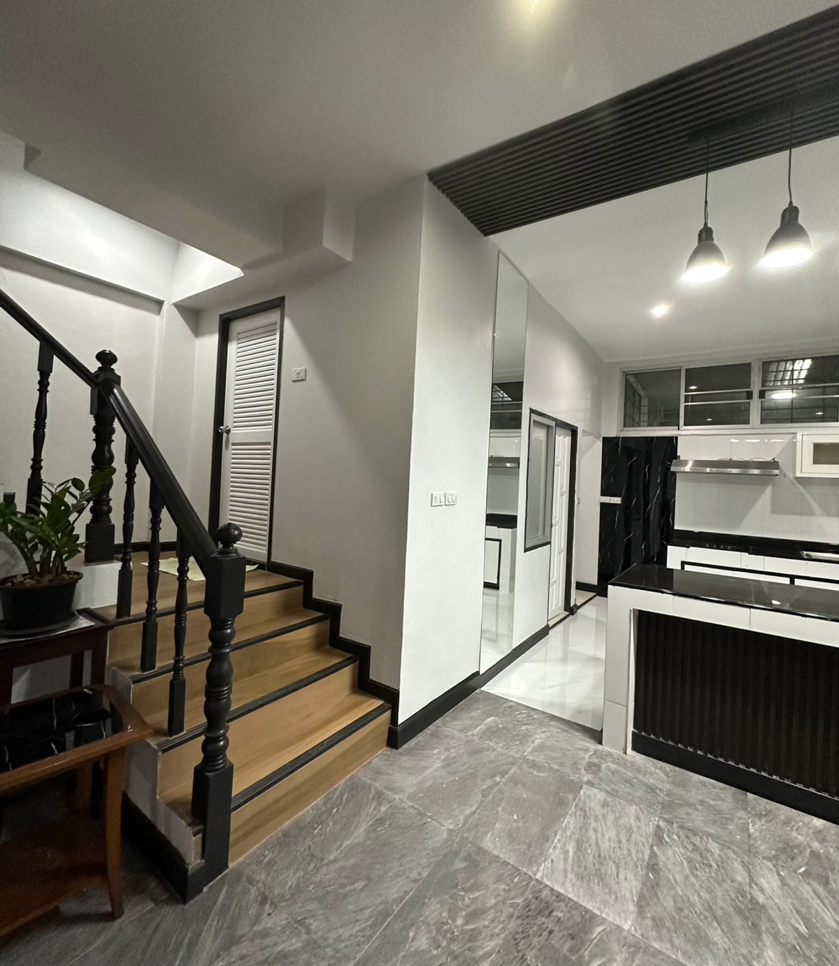 For RentTownhomeSukhumvit, Asoke, Thonglor : (BTS Thonglor, Pet Friendly) Newly Renovated Townhome for Rent – 800 meters to BTS Thong Lo