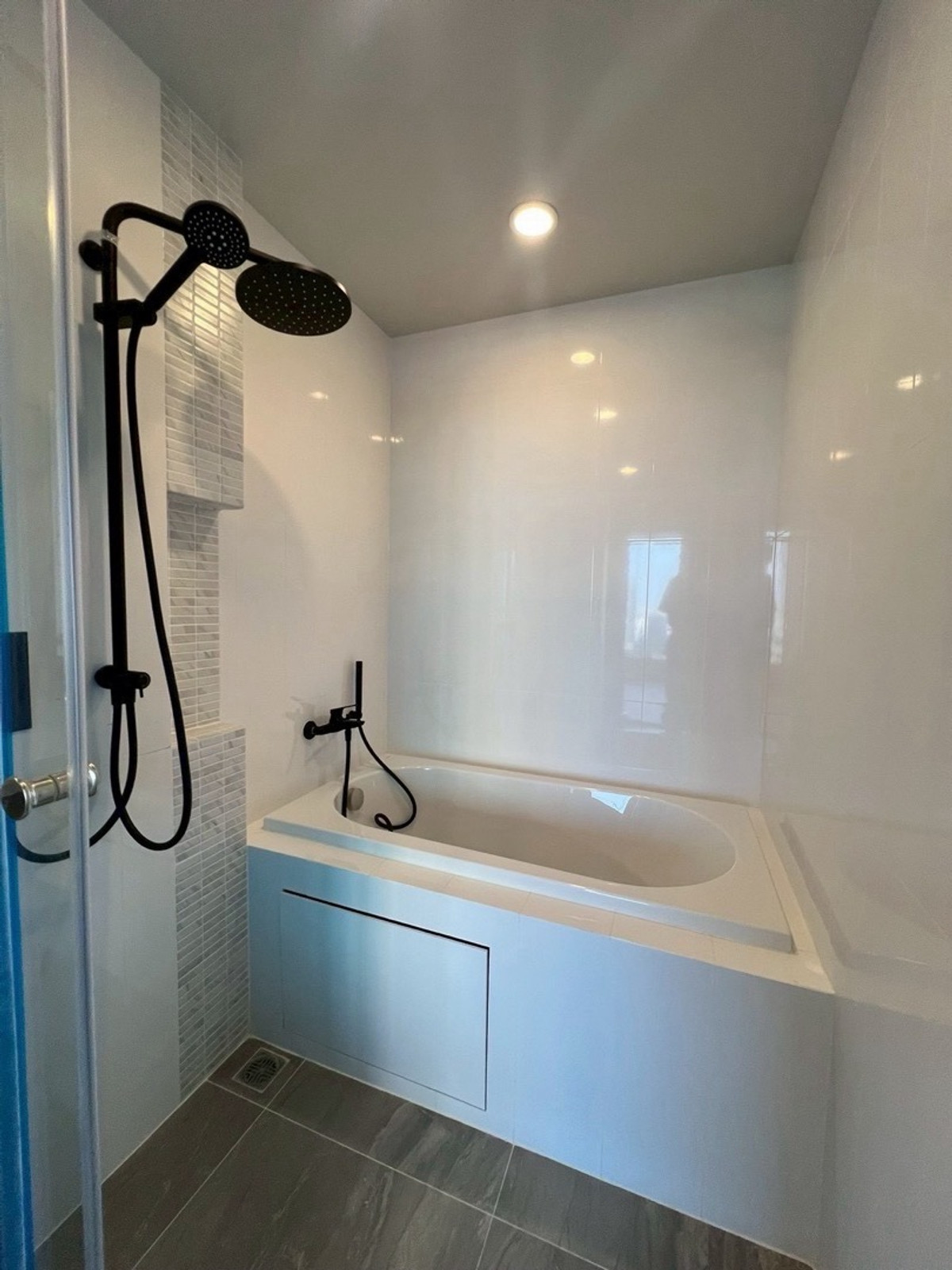 For SaleCondoSukhumvit, Asoke, Thonglor : 2-bedroom corner condo for sale at Culture Thonglor below contract price near BTS Thonglor 350 meters with unblocked Ekamai view