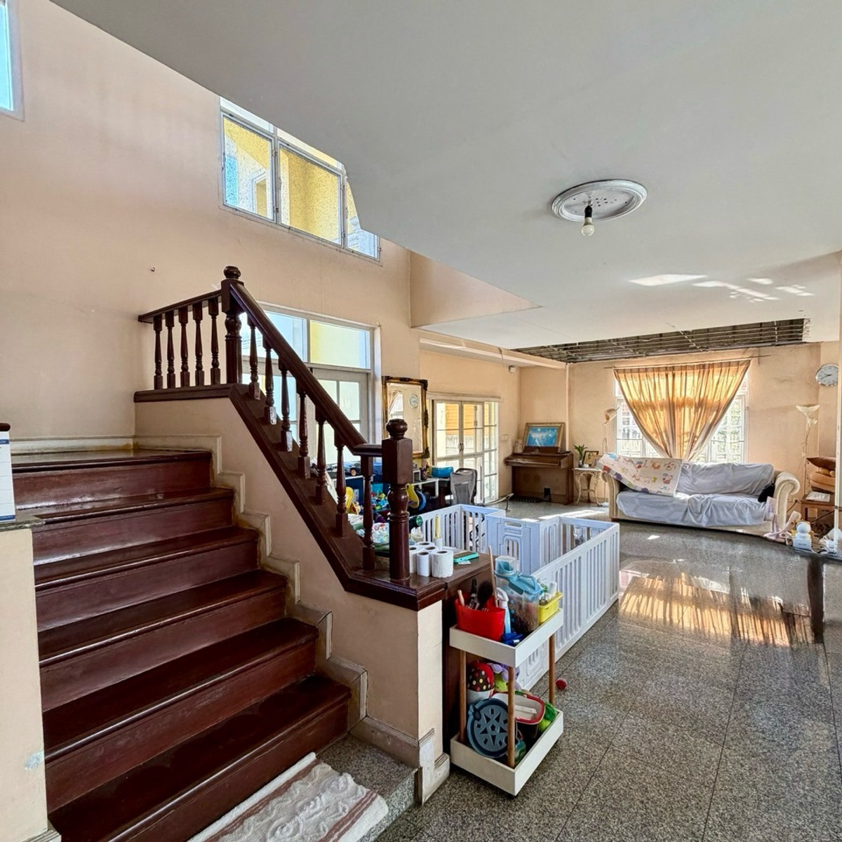 For SaleHousePathum Thani,Rangsit, Thammasat : Single house for sale, Maneerin Lake & Lagoon, Zone B, next to a canal approximately 115 meters wide.