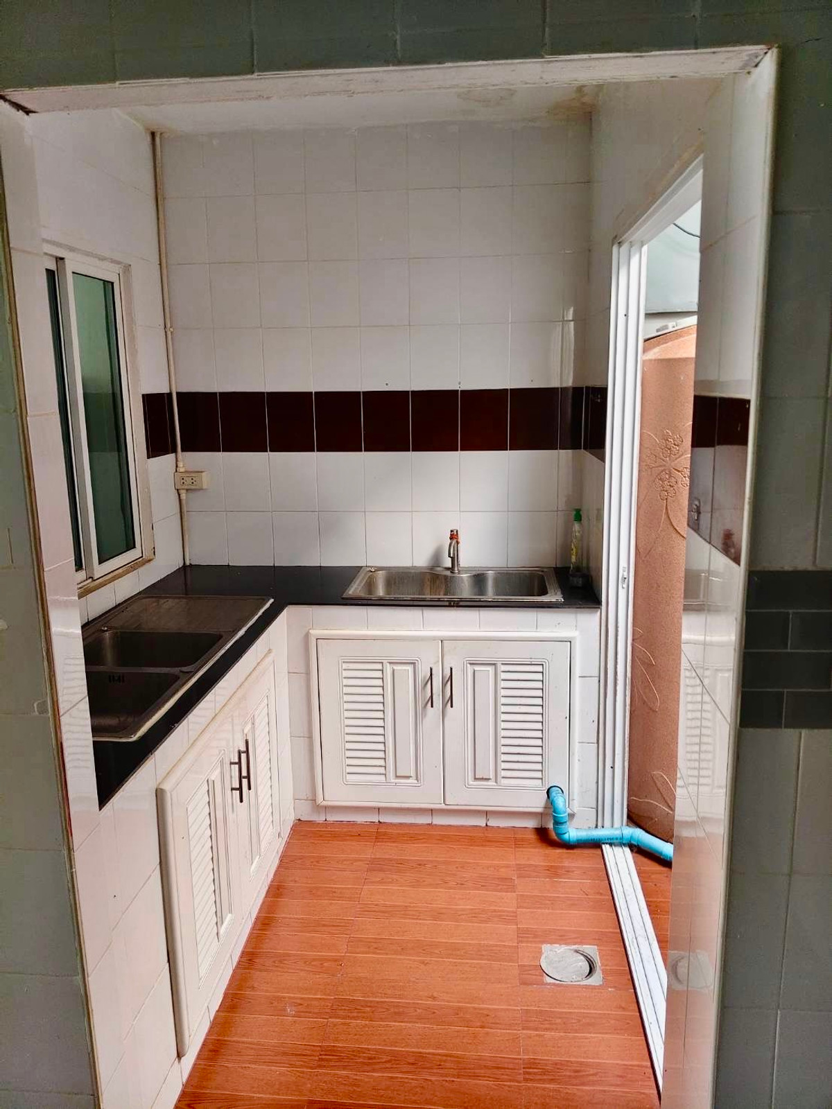 ให้เช่าทาวน์โฮมพัฒนาการ ศรีนครินทร์ : ให้เช่าทาวน์โฮม 3 ชั้น พาทิโอ พัฒนาการ | เฟอร์นิเจอร์ครบ พร้อมเข้าอยู่ | เลี้ยงสัตว์ได้