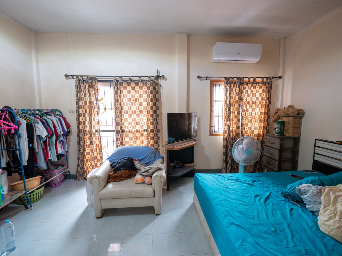 ขายทาวน์โฮมระยอง : #ขายทาว์นเฮาส์ #เมืองระยอง 26 ตรว. 3 นอน 2 น้ำ 2 จอด #ขายถูก 1.89 ล้าน สภาพพร้อมอยู่ ที่ตั้งตำบลทับมา ใกล้ถนนสุขุมวิท ติดถนนนครระยอง3 ซอยแหลมหิน-หนองมะหาด