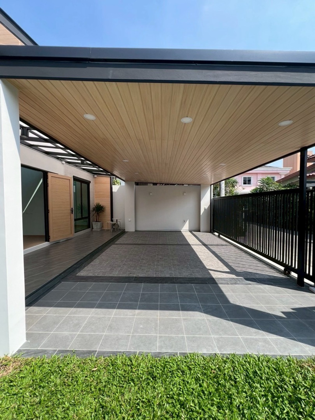 For SaleHouseKaset Nawamin,Ladplakao : Single house for sale, large area, city location, can enter and exit in many ways. Kaset-Nawamin location Soi Prasertmanukit 46