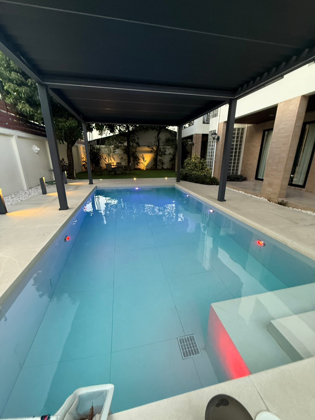 For RentHouseSukhumvit, Asoke, Thonglor : House for rent, House Pridi Phanomyong, 5 bedrooms, parking for up to 4-6 cars, near BTS Ekkamai-Thonglor.