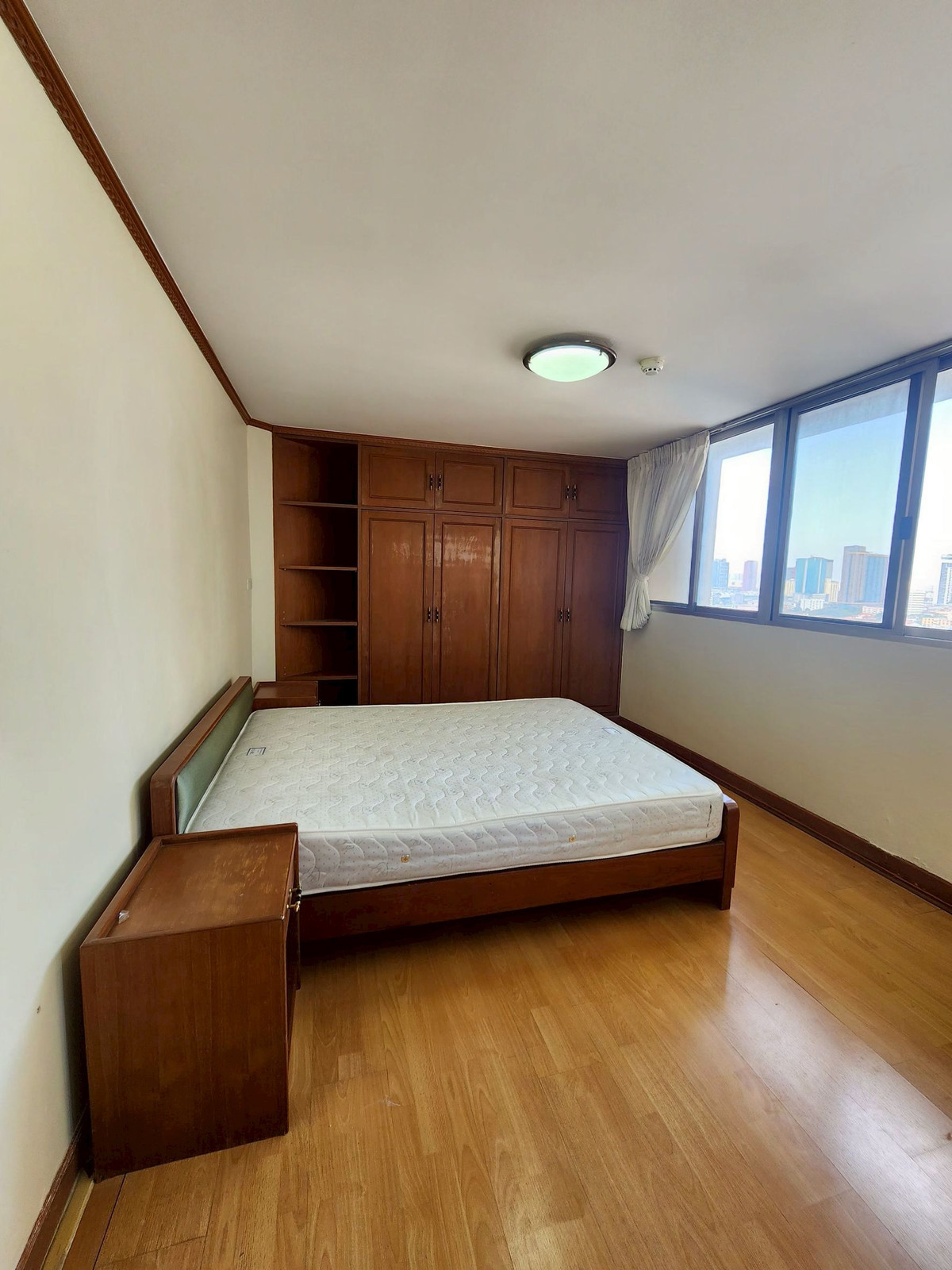 ให้เช่าคอนโดสุขุมวิท อโศก ทองหล่อ : ให้เช่าคอนโด Tai Ping Towers 4 ห้องนอน 252 ตร.ม. ย่านเอกมัย ใกล้BTS เอกมัย-ทองหล่อ