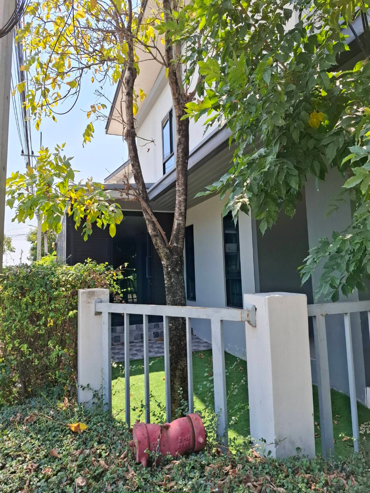 ขายบ้านปทุมธานี รังสิต ธรรมศาสตร์ : บ้านเดี่ยวคุ้มค่าเกินราคา หลังมุม ตกแต่งพร้อมอยู่  ติดถนนเลียบมอเตอร์เวย์ และ BTS ลำลูกกา(ในอนาคต) เดินทางง่ายสะดวกในทุกๆ วัน ที่ อีโค เฮ้าส์ วงแหวน-ลำลูกกา