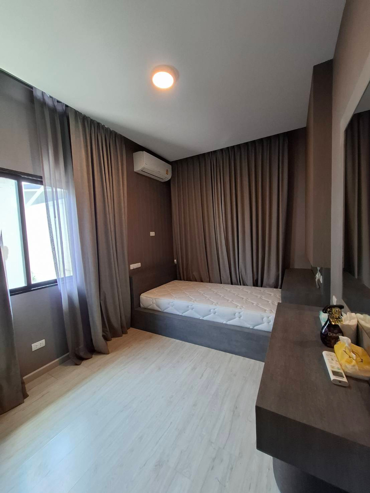 ขายบ้านปทุมธานี รังสิต ธรรมศาสตร์ : บ้านเดี่ยวคุ้มค่าเกินราคา หลังมุม ตกแต่งพร้อมอยู่  ติดถนนเลียบมอเตอร์เวย์ และ BTS ลำลูกกา(ในอนาคต) เดินทางง่ายสะดวกในทุกๆ วัน ที่ อีโค เฮ้าส์ วงแหวน-ลำลูกกา