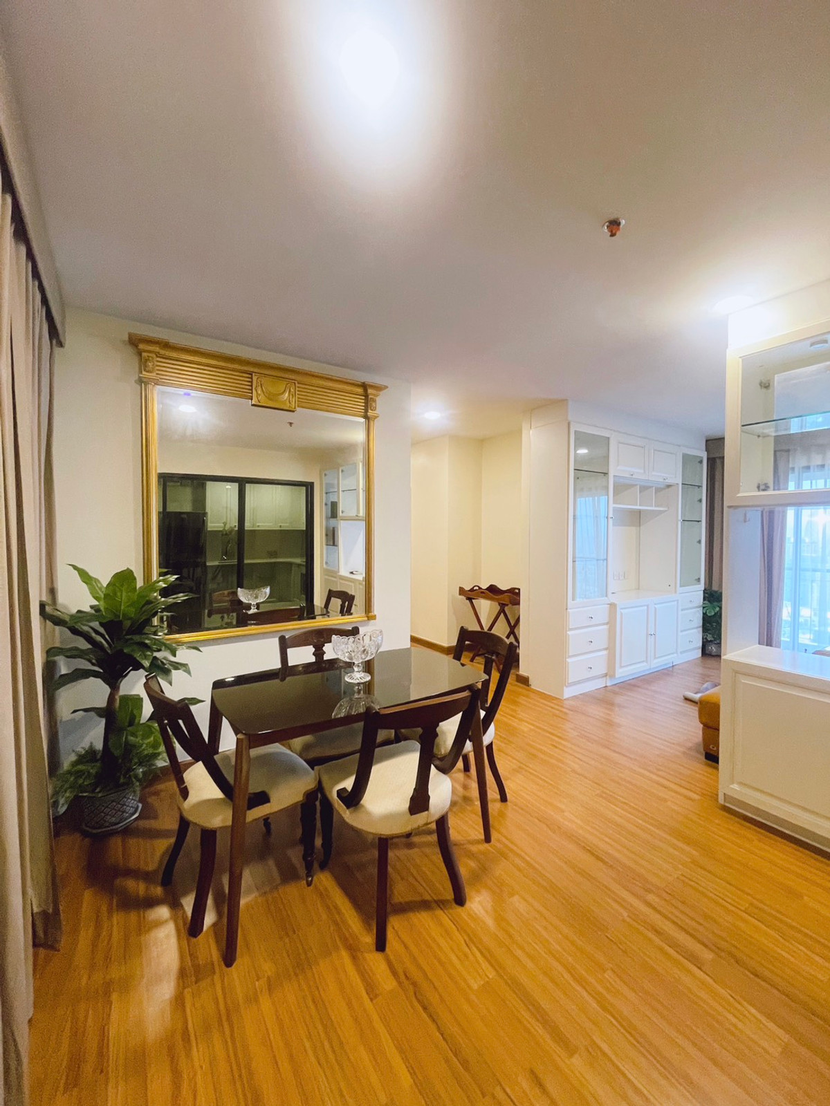 CondoLadprao, Central Ladprao : Sell with tenant til July 26
Condo for rent/sale, Lat Phrao-Phahon Yothin area, The Crest Park Residences, upper floor of the building, Panorama Bangkok view, very beautiful.