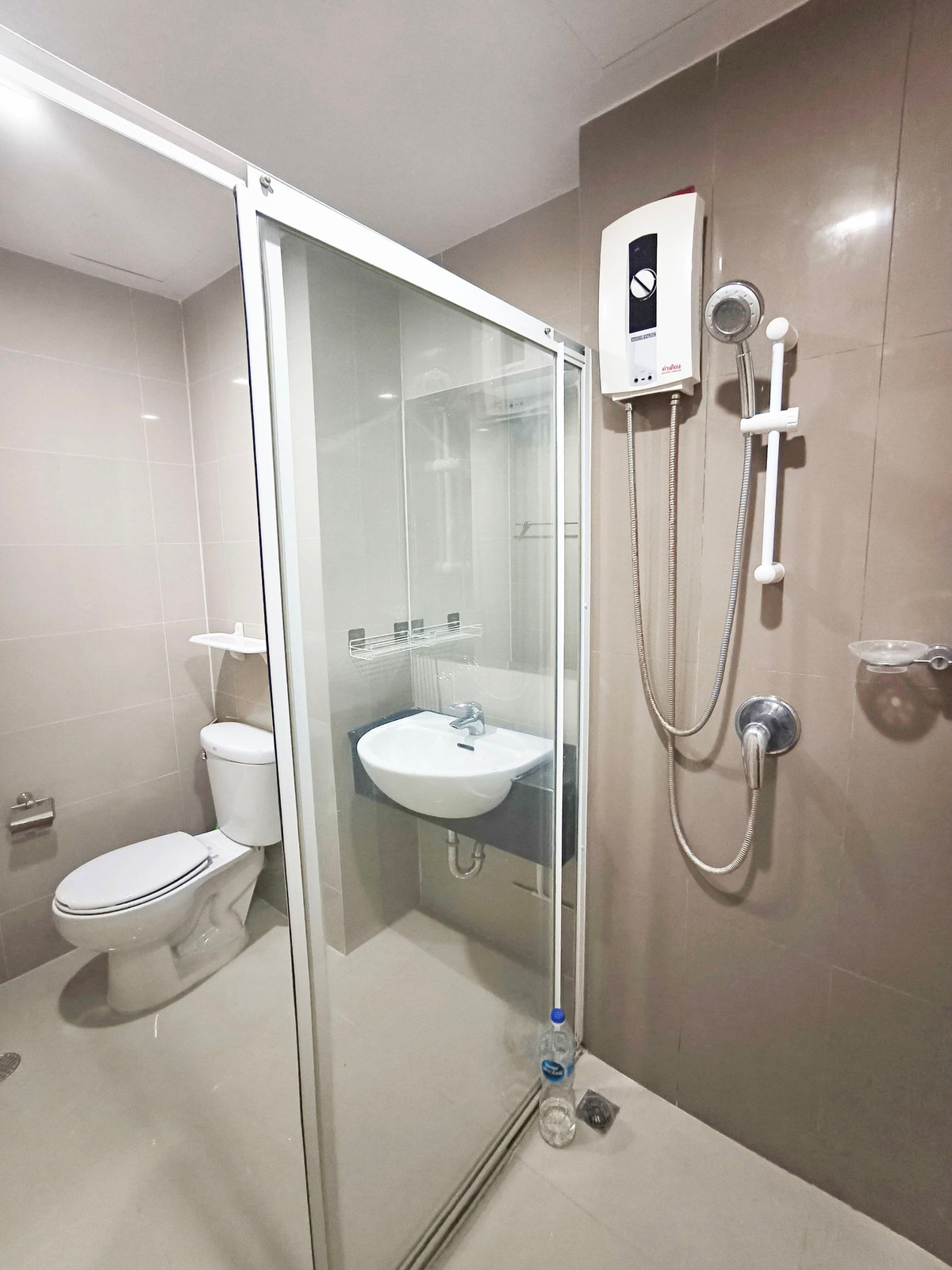 ขายคอนโดลาดกระบัง สุวรรณภูมิ : Vายด่วน คอนโดแอร์ลิงค์ เรสซิเดนซ์ ลาดกระบัง อาคาร 6 ชั้น 4