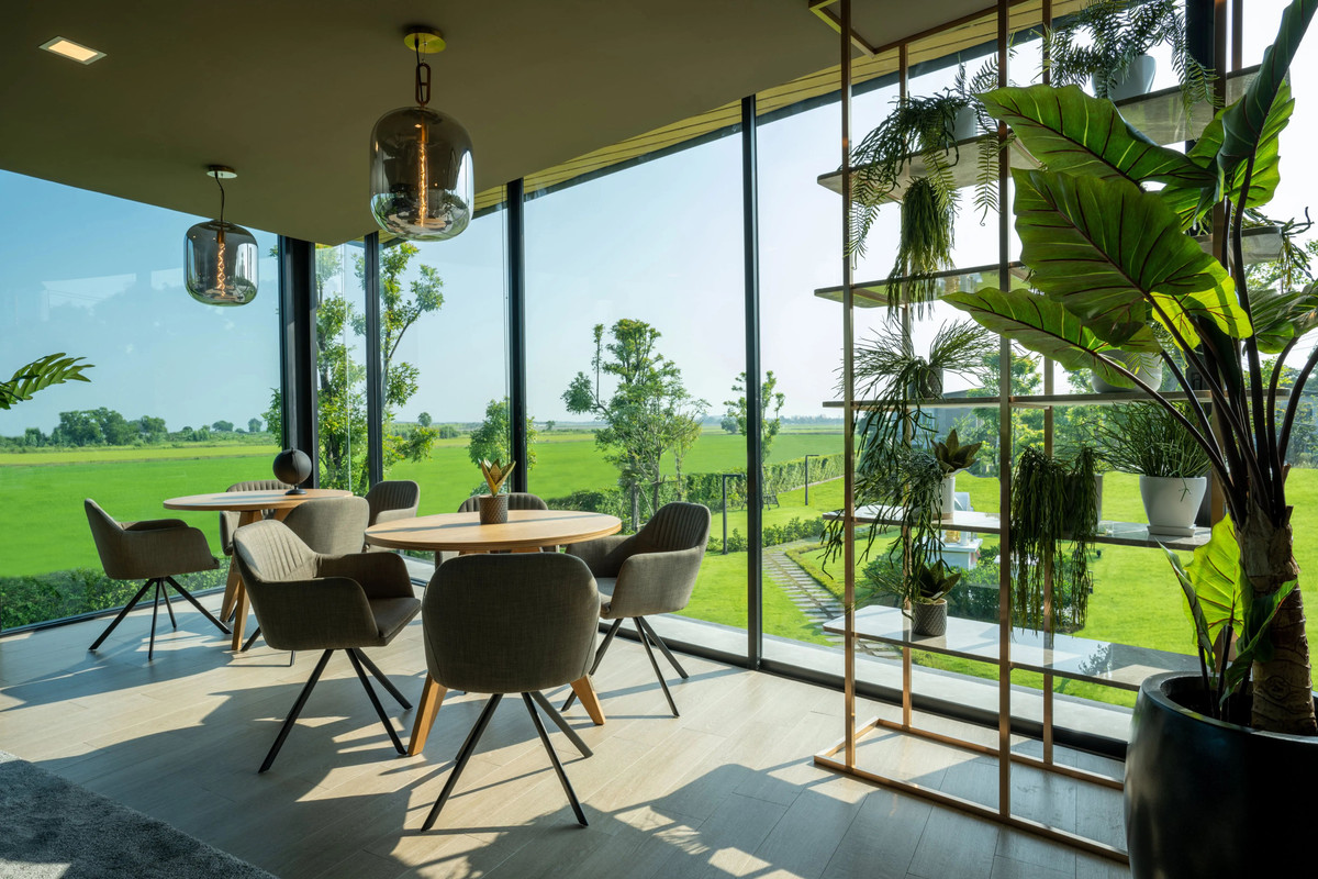 ขายบ้านปทุมธานี รังสิต ธรรมศาสตร์ : บ้านเดี่ยวคุ้มค่าเกินราคา หลังมุม ตกแต่งพร้อมอยู่  ติดถนนเลียบมอเตอร์เวย์ และ BTS ลำลูกกา(ในอนาคต) เดินทางง่ายสะดวกในทุกๆ วัน ที่ อีโค เฮ้าส์ วงแหวน-ลำลูกกา