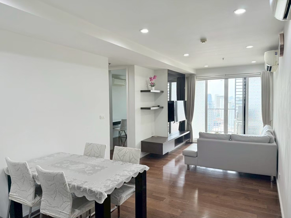 For RentCondoNana, North Nana,Sukhumvit13, Soi Nana : Condo for rent 15 Sukhumvit Residences, fully furnished condo, ready to move in, close to BTS Nana and Asoke, convenient travel!!