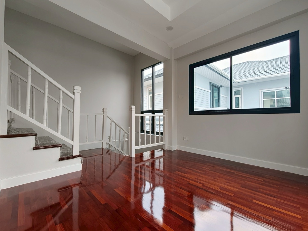 ขายบ้านรัตนาธิเบศร์ สนามบินน้ำ พระนั่งเกล้า : ขายบ้านรีโนเวทใหม่ หมู่บ้านธนาสิริ รัตนาธิเบศร์ บ้านเดี่ยว 2 ชั้น (หลังมุม) ติดถนนรัตนาธิเบศร์ ใกล้รถไฟฟ้าสายสีม่วง สถานีบางรักใหญ่ และทางด่วนศรีรัช สภาพพร้อมเข้าอยู่